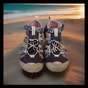 Keen Newport Washable floral Strappy Sandals girls Size 3 Purple/Navy EUC